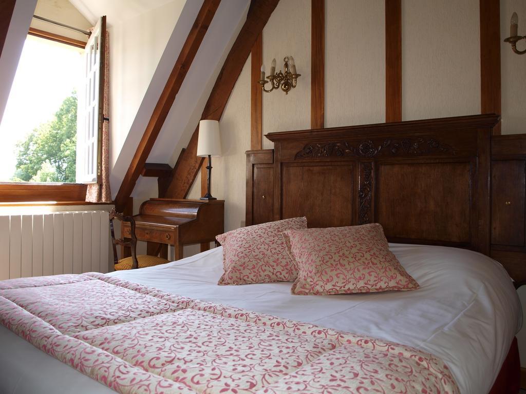 Hotel Le Manoir De Mathan Crepon A La Campagne 5 Mn D'Arromanches Et 10 Mn De Bayeux 객실 사진